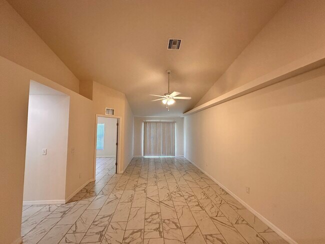 Photo - 528 SE 4th Terrace