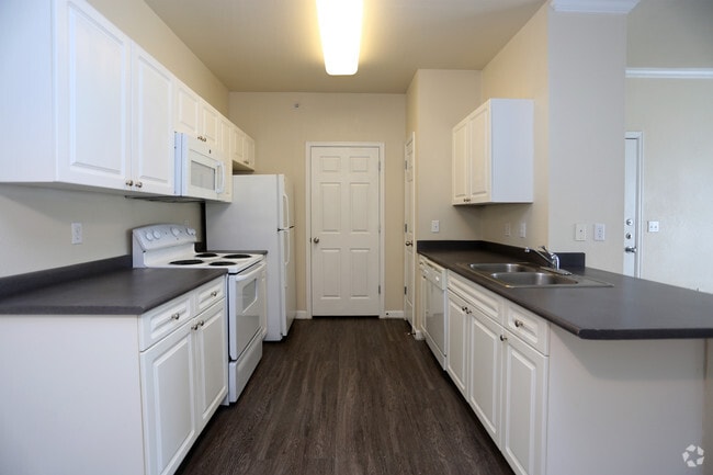 1BR, 1BA - 763 SF - Reserve at South Creek