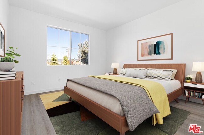 Photo - 2033 Beloit Ave Unit 105