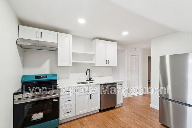 Building Photo - 23 Slade St