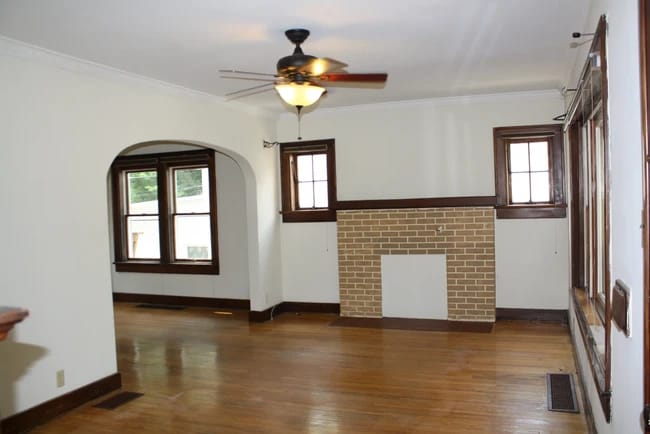 Photo - 426 E 2nd St