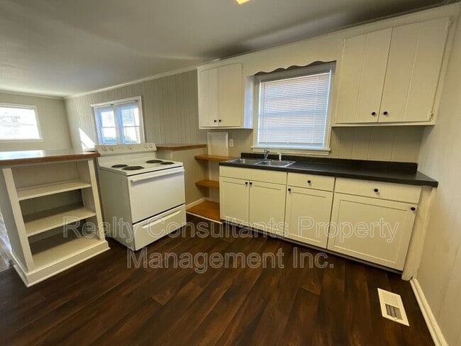 Photo - 201 Lowdermilk St