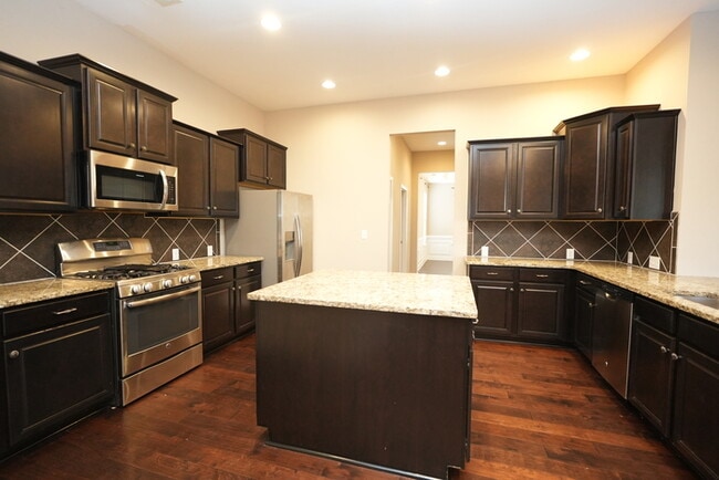 Photo - Bright 5BR w/ Island Kitchen,  Loft & 2-Car Garage in Mooresville