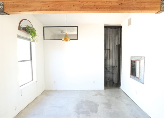 Photo - 421 E Lester St