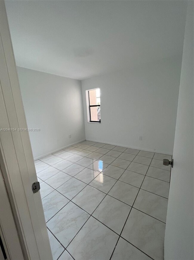 Photo - 852 NE 209th St Unit 104-38