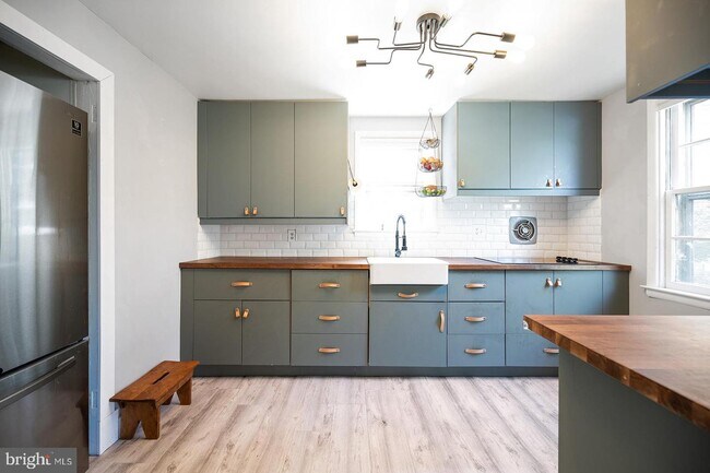 Photo - 125 E Moreland Ave