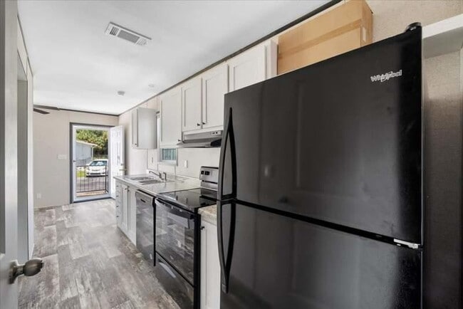 Photo - 17031 US-301