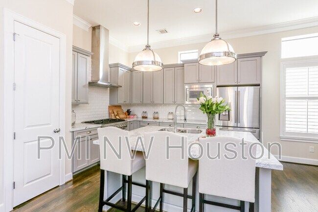 Photo - 5309 Blossom St