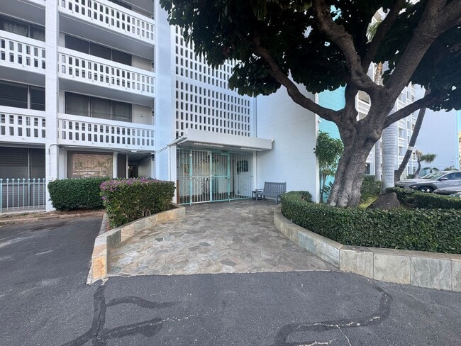 Photo - Oceanfront 1 Bedroom, 1 Bath - Makaha Beach Cabanas (Unfurnished)