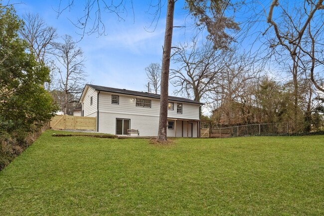Photo - 2347 Greenway Dr