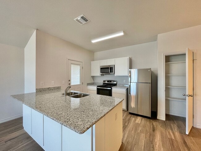 Photo - 1802 Montell St