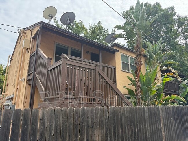 Building Photo - 1715 H St Unit Apt 6