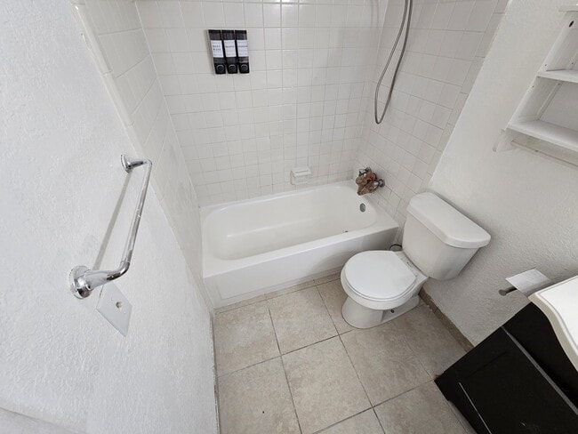Bathroom two - 908 Lake Destiny Rd Unit Lake Destiny