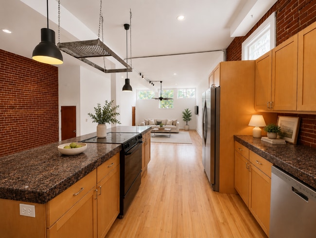 Photo - 415 W 4th Ave