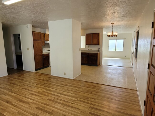 LARGE Single Family Home - 3/2 with PV pan... - LARGE Single Family Home - 3/2 with PV pan...