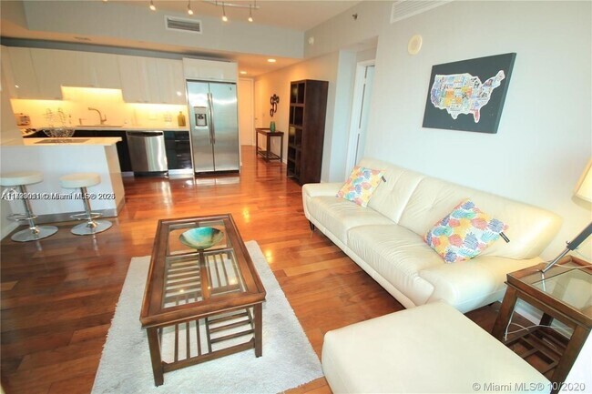 Building Photo - 950 Brickell Bay Dr Unit 1506 Rental