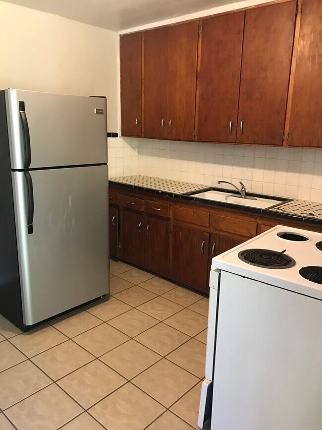 Photo - 2 Bedroom Duplex on Hancock Street - Available NOW!!
