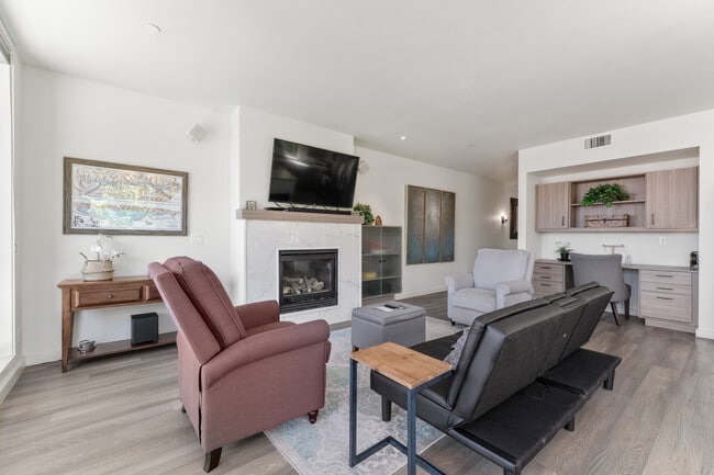 Photo - 2220 W Woodin Ave