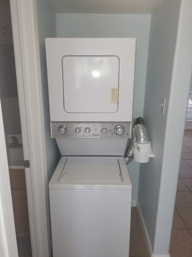 2300 Live Oak St