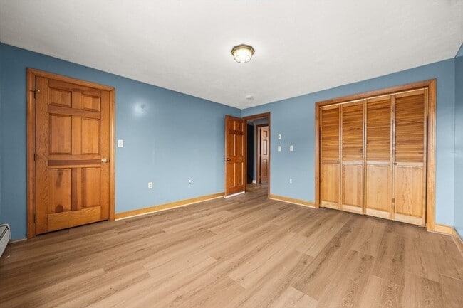 Building Photo - 39 Blendall St Unit Room 2