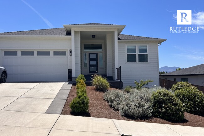Photo - East Medford Cedar Links Living
