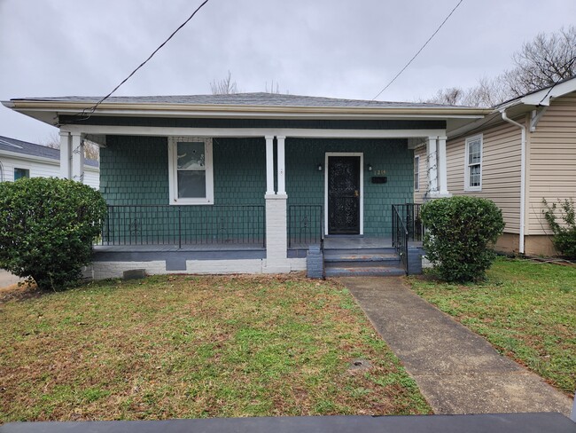 Building Photo - 1214 St James St