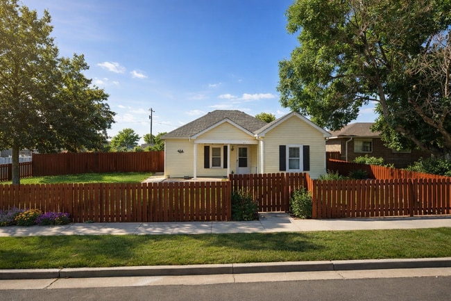 Building Photo - 146 6th St