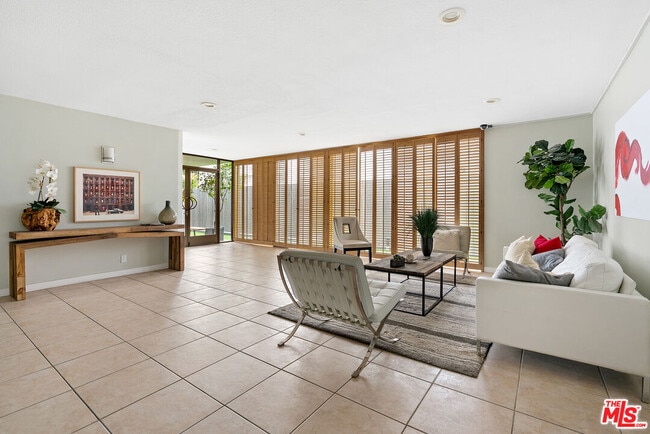 Photo - 419 N Oakhurst Dr Unit 203