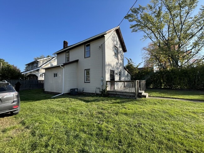 Photo - 1435 Pearl Pl SW