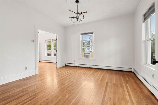 Building Photo - 37 1st St Unit 1