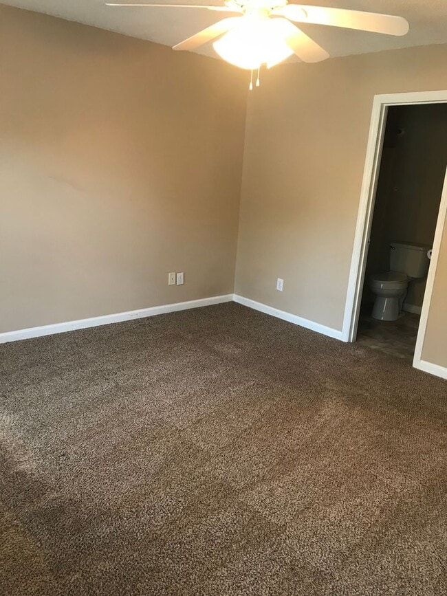 Photo - Nice 2 bedroom 2.5 bath town home in quiet neighborhood in town
