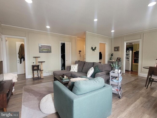 Photo - 2031 Locust St Unidad 2003