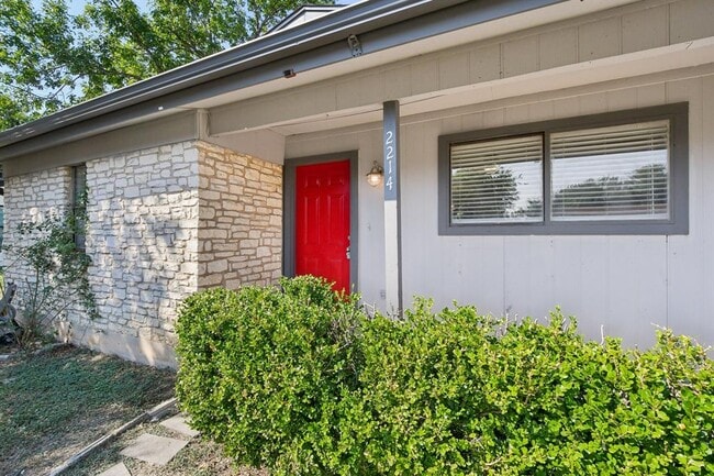 Photo - 2214 Winchester Dr