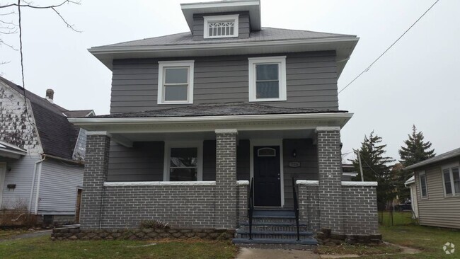 Building Photo - Newly-Remodeled 4BR, 2BA with Large Garage... Rental