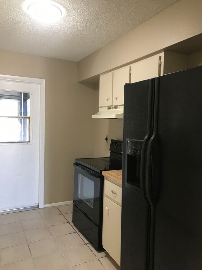 *Annual* 2 Bedroom, Plus extra bonus room,... Rental For Rent in