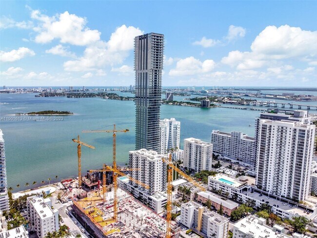 Photo - 601 NE 23rd St Unidad 1403