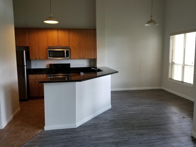 Building Photo - 4767 Via Palm Lakes Unit 204