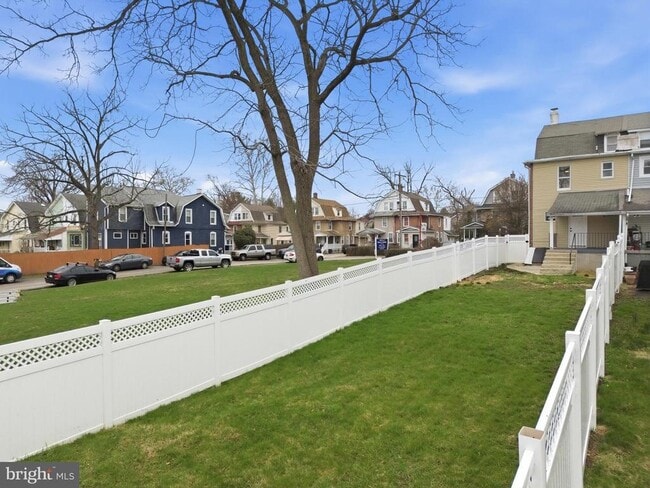 Photo - 825 Aubrey Ave
