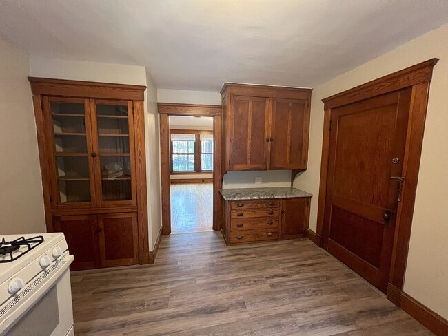 Building Photo - 248-250 N Main St Unit 17