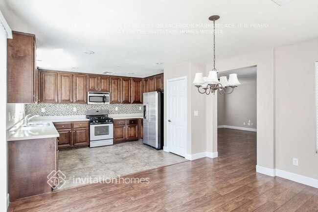 Photo - 686 Point Bluff St