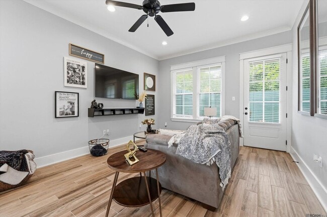 Photo - 305 St Thomas Ln