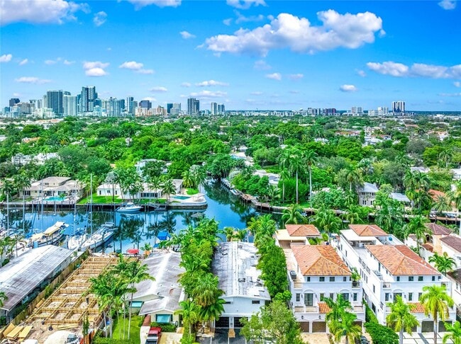 Photo - 405 Hendricks Is