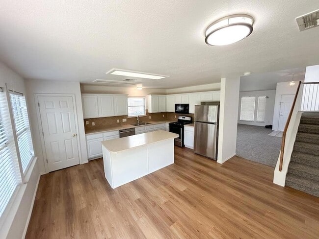 Photo - 909 Settlement Cove