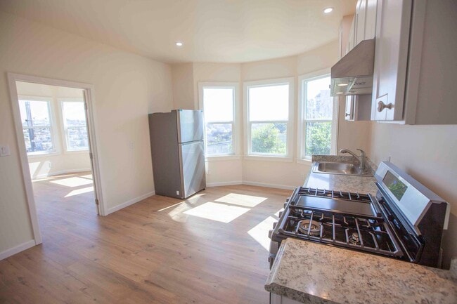 Photo - 497 Unit 302 Congdon St #B