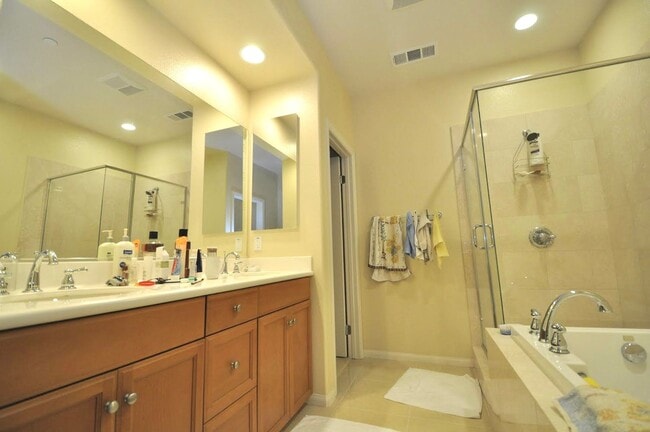 Photo - AVAILABLE JULY~ WONDERFUL CARMEL VALLEY 2BD/2.5BA CONDO! Only $3,595/mo! Unit 28