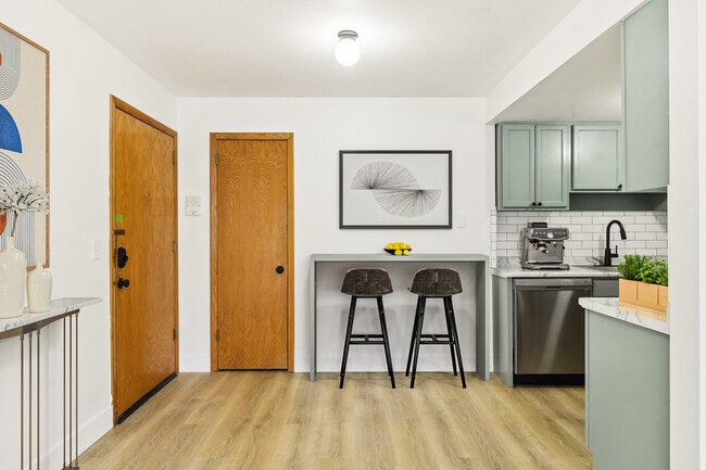 Photo - Karmel Apartments