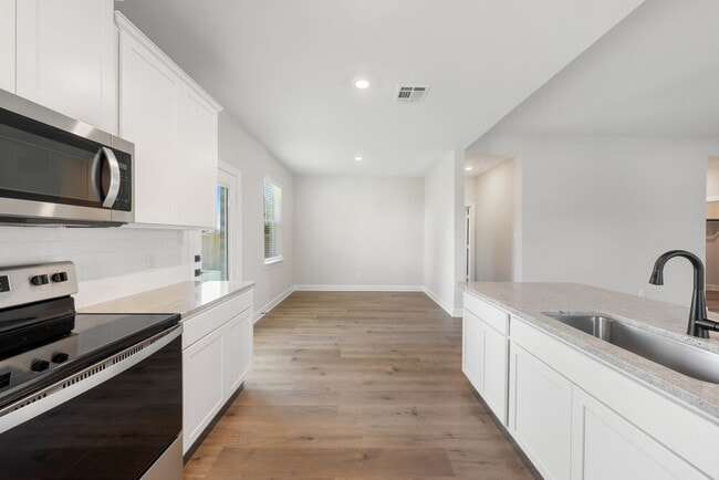 Photo - 312 Live Oak Ln