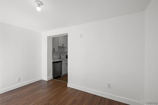 Photo - 4936 Shaw Ave