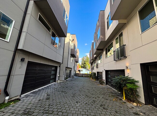 Photo - 18526 Wallingford Ave N