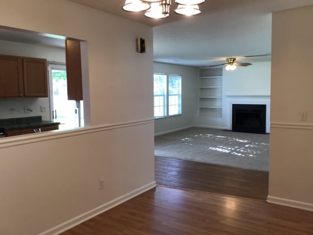 Photo - 323 Aberdeen Cir